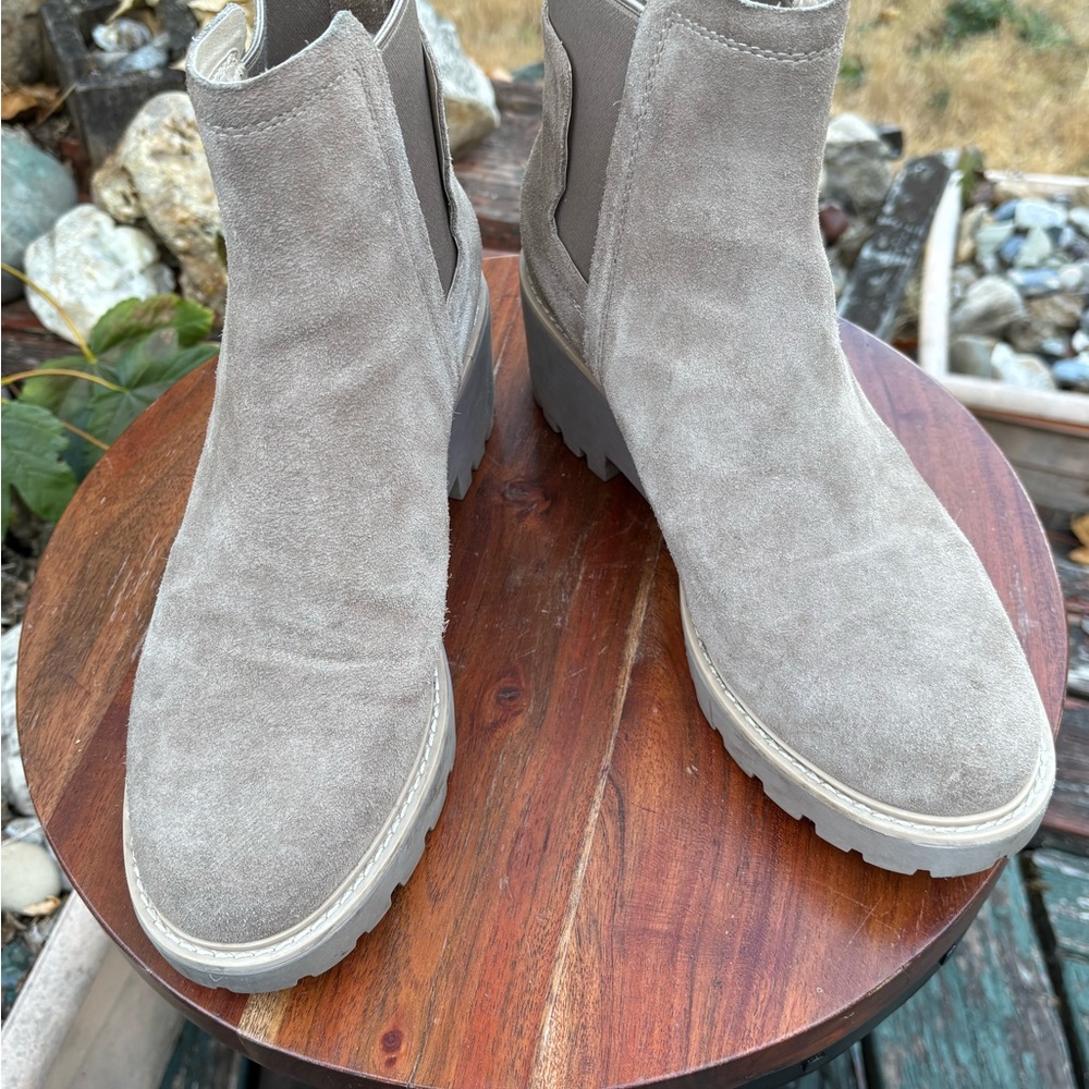 Dolce Vita size 8.5 Beige Suede Ankle Boots. NWOT - Picture 2 of 9